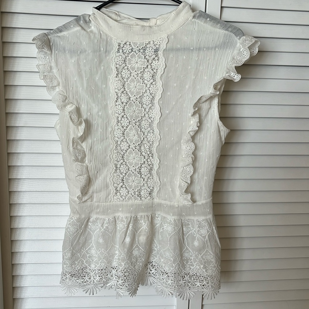 Born A Petite 
Dreamy Lace Backless Blouse